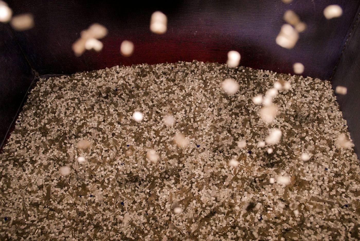 تفاصيل من خامات أو مواد أولية