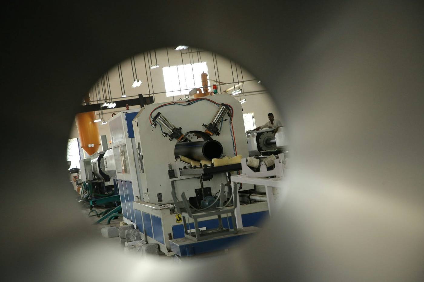 معدات تصنيع داخل المصنع